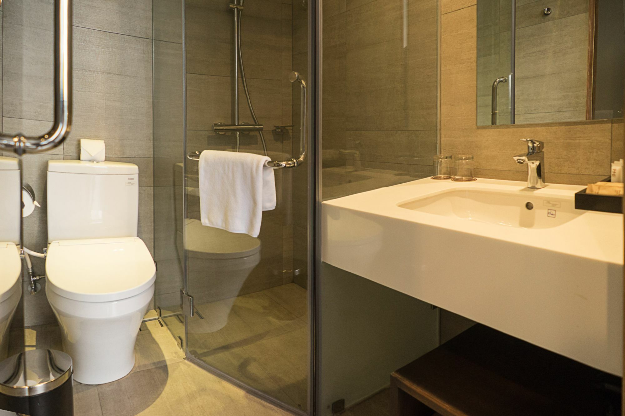 Triple E Hotel